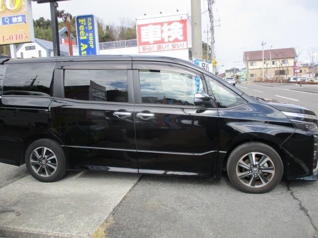 TOYOTA VOXY ZS KIRAMEKI