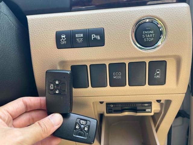 TOYOTA ALPHARD 2011