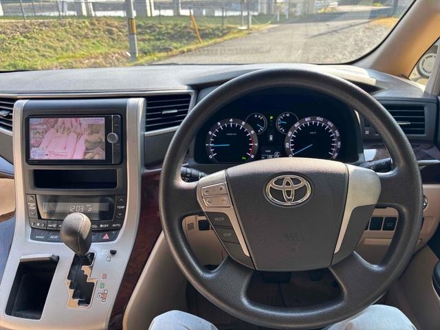 TOYOTA ALPHARD 2011