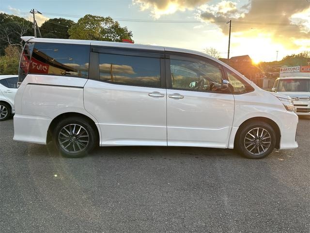 TOYOTA VOXY ZS KIRAMEKI 2016