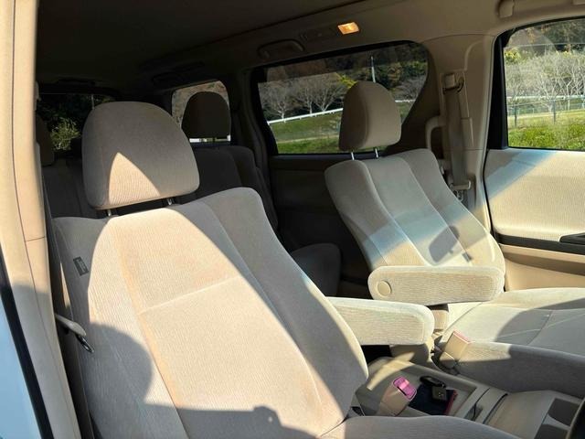 TOYOTA ALPHARD 2011